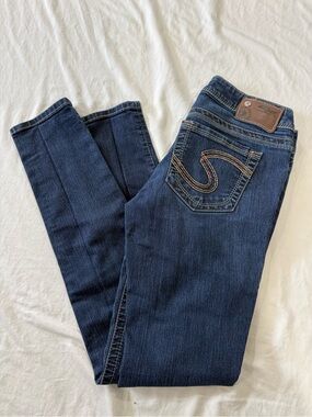 Silver Jeans Women's Dark Blue Skinny Jeans with Signature Pocket Stitch